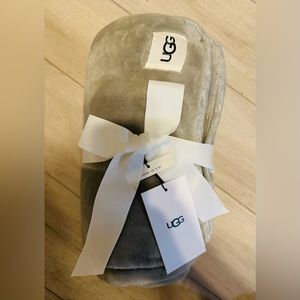 50 x 70 NEW! UGG Blanket